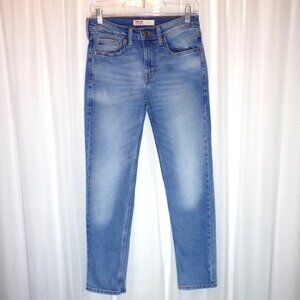 Signature Levi Strauss Slim Mid Rise Jeans Women's size 28x29 Stretch Light